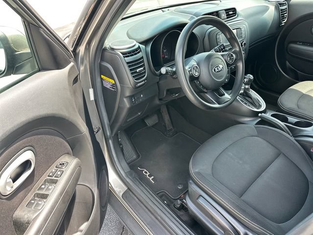 Used 2016 Kia Soul + FWD image 9