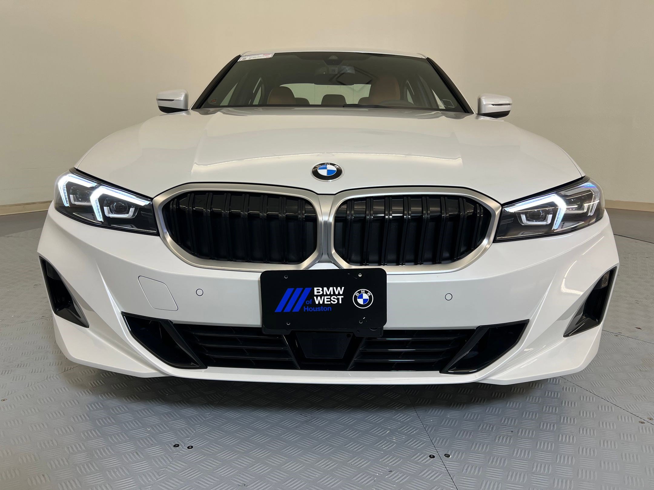 Used 2025 BMW 330i xDrive Sedan w/ Premium Package AWD/4WD image 5