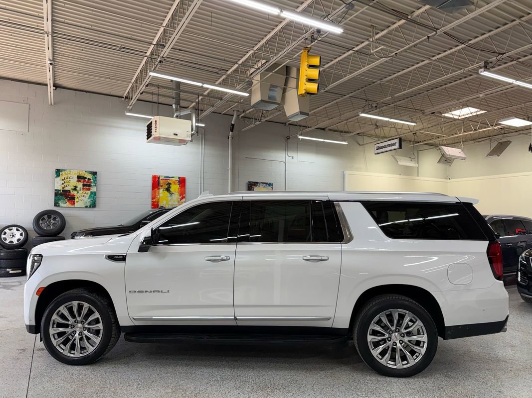 Used 2024 GMC Yukon XL Denali w/ Advanced Technology Package image 2