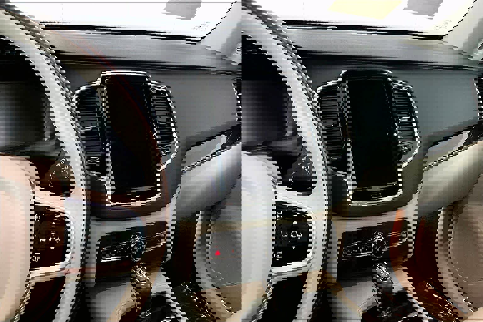 Used 2017 Volvo XC90 T6 Momentum w/ Vision Package image 7