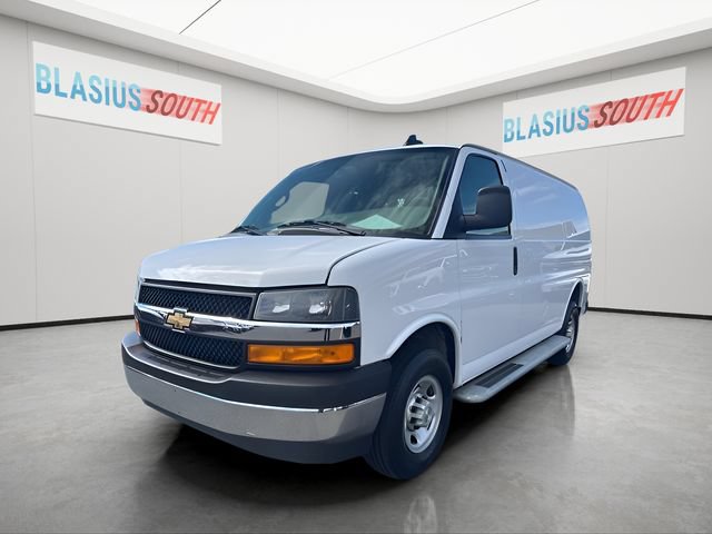 Used 2024 Chevrolet Express 2500 w/ Driver Convenience Package RWD image 7