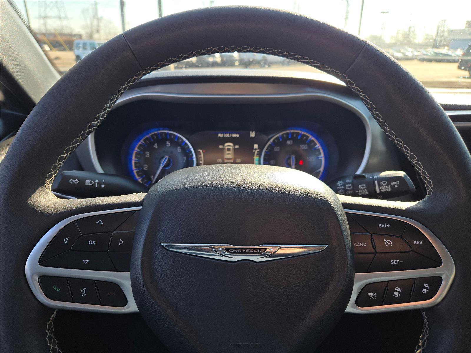 Certified 2025 Chrysler Pacifica Select image 32