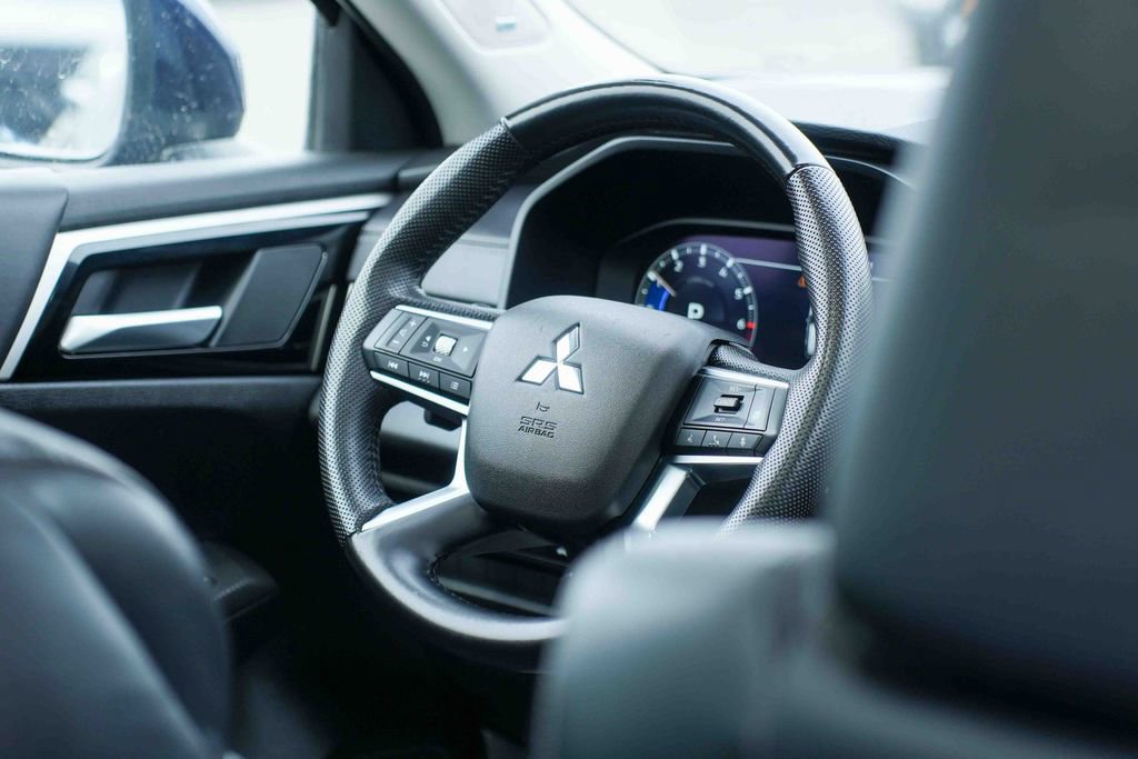 Used 2023 Mitsubishi Outlander SE image 22
