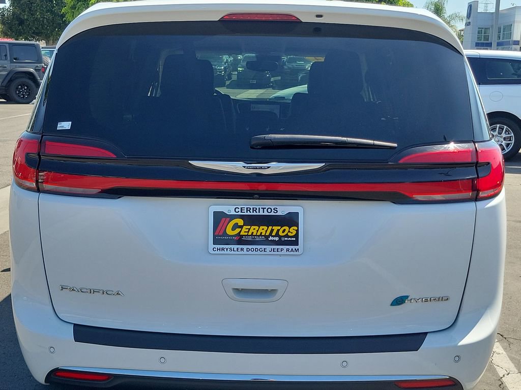Used 2024 Chrysler Pacifica Select image 30