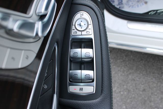 Used 2018 Mercedes-Benz C 300 4MATIC Sedan image 11