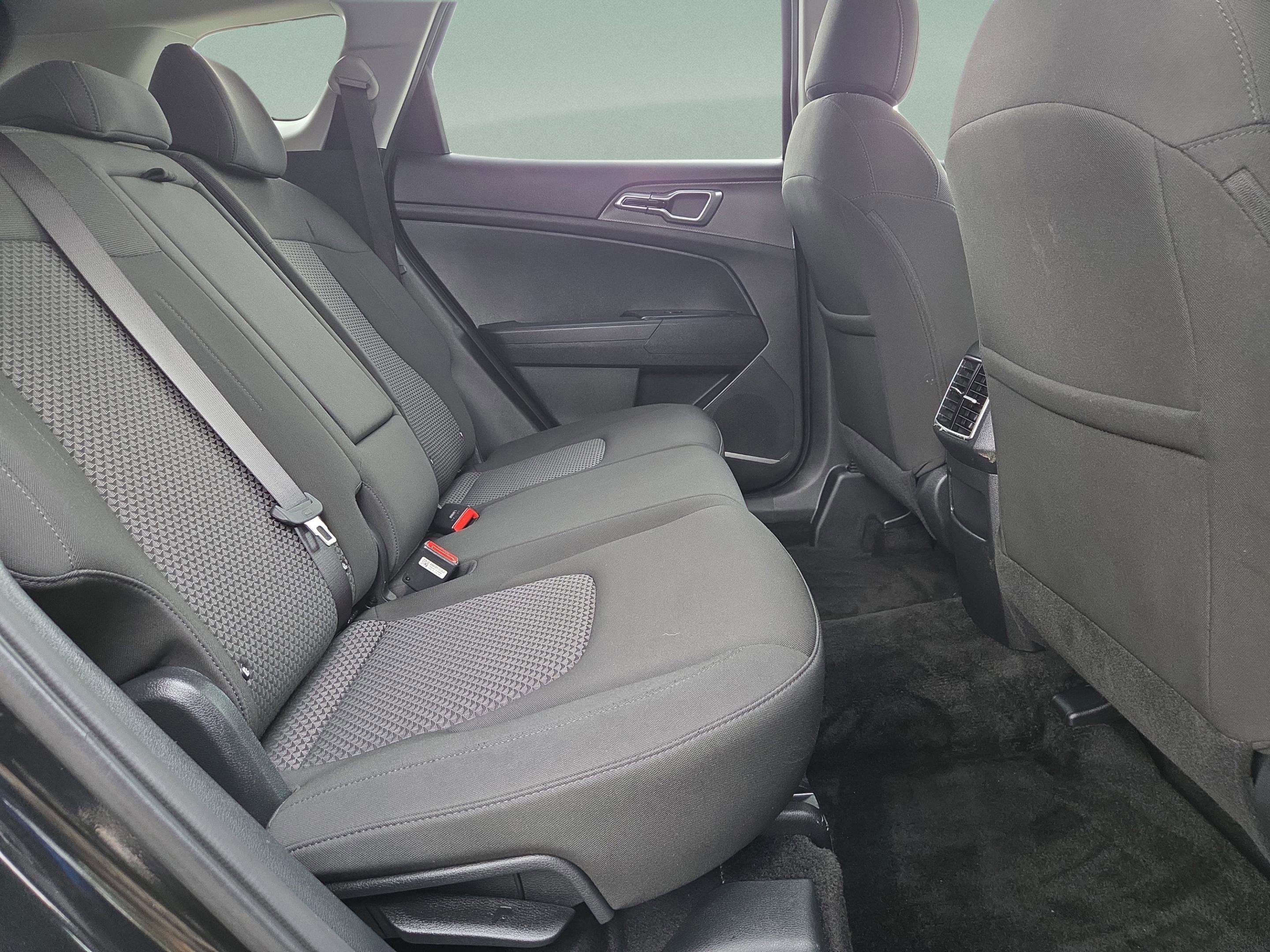 Used 2025 Kia Sportage LX image 33