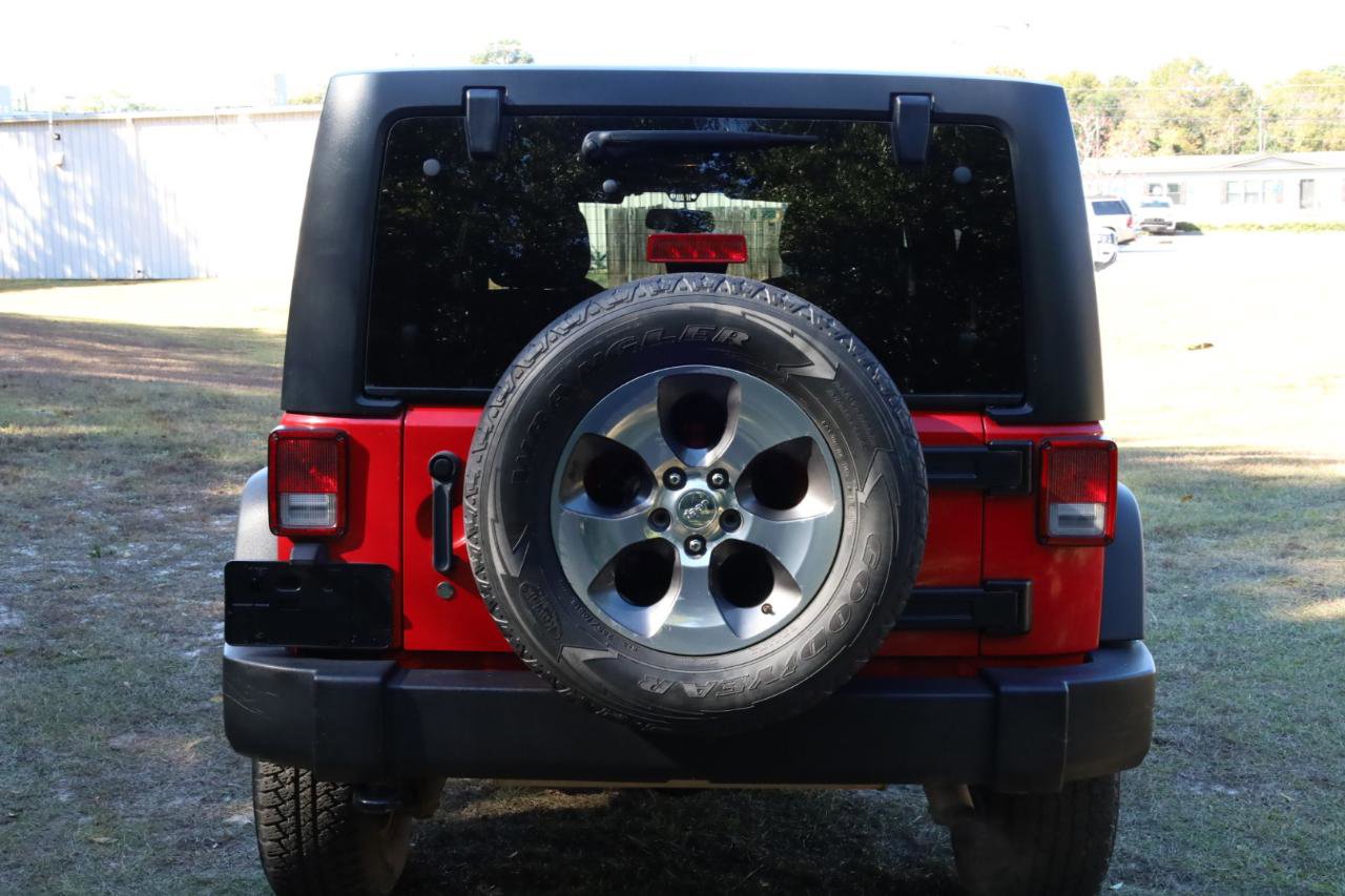 Used 2018 Jeep Wrangler Unlimited Rubicon w/ Cold Weather Group AWD/4WD image 3