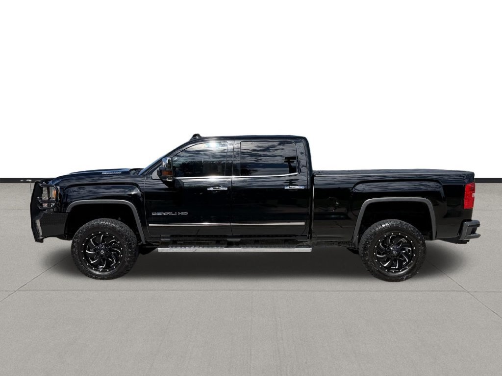 Used 2019 GMC Sierra 2500 Denali w/ Duramax Plus Package AWD/4WD image 8