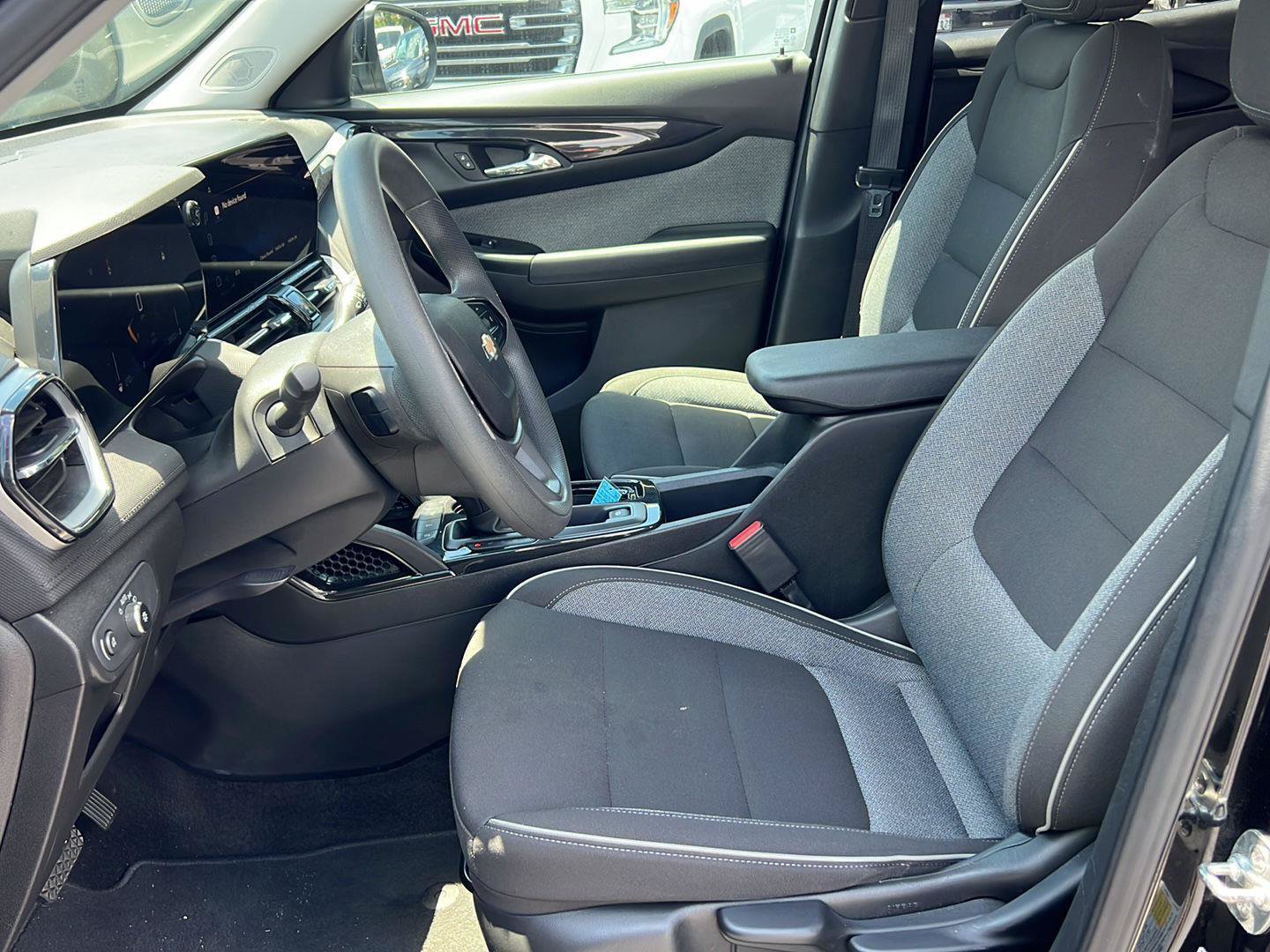 Used 2025 Chevrolet TrailBlazer LT FWD image 11