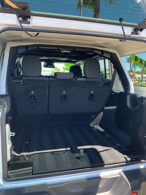 Used 2025 Jeep Wrangler Unlimited Sahara AWD/4WD image 11