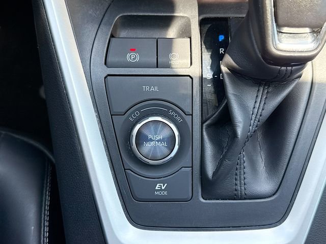 Used 2020 Toyota RAV4 Limited AWD/4WD image 29
