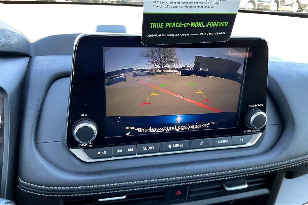 Used 2025 Nissan Rogue SV image 15