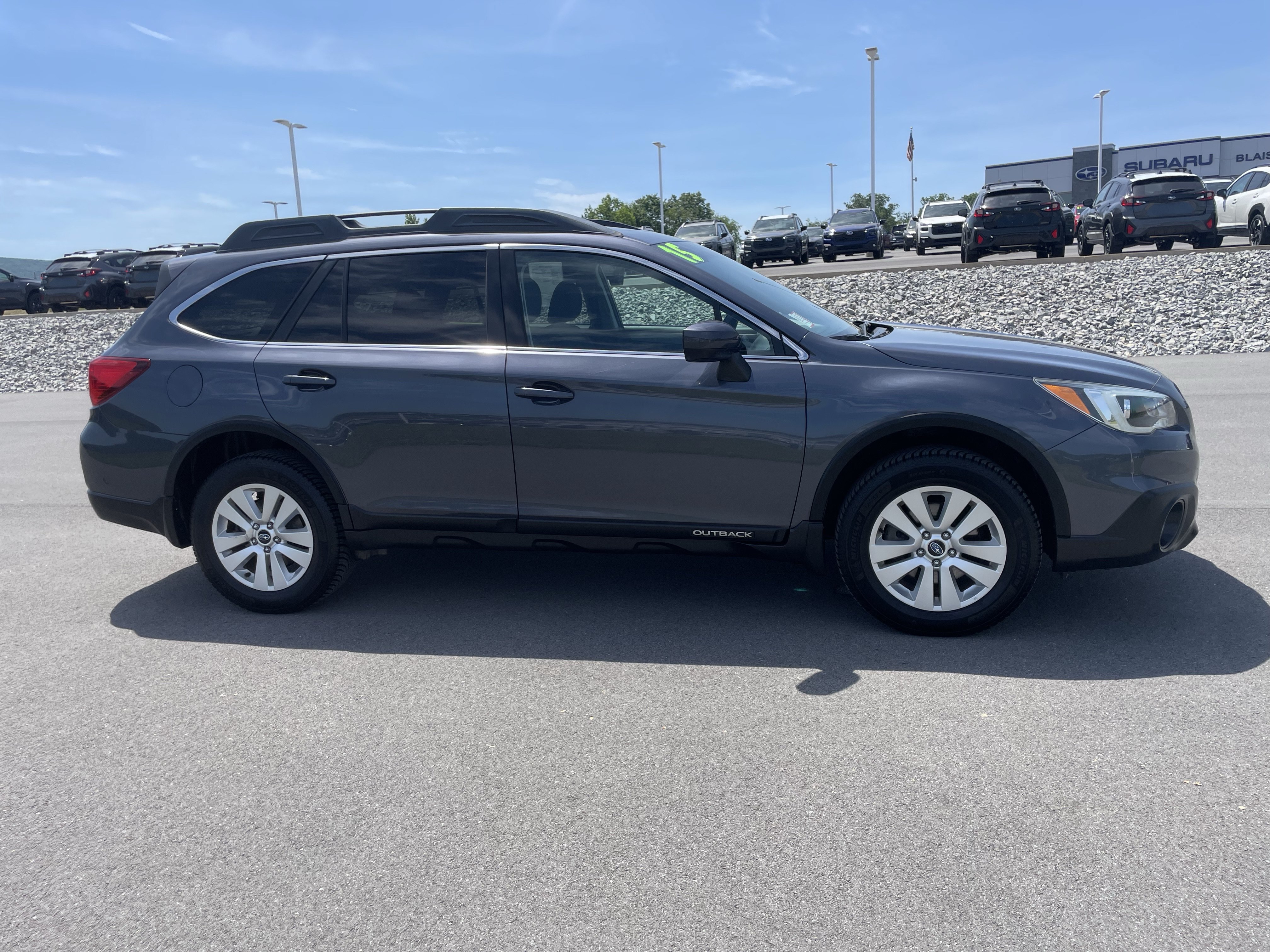 Used 2015 Subaru Outback 2.5i Premium AWD/4WD image 2