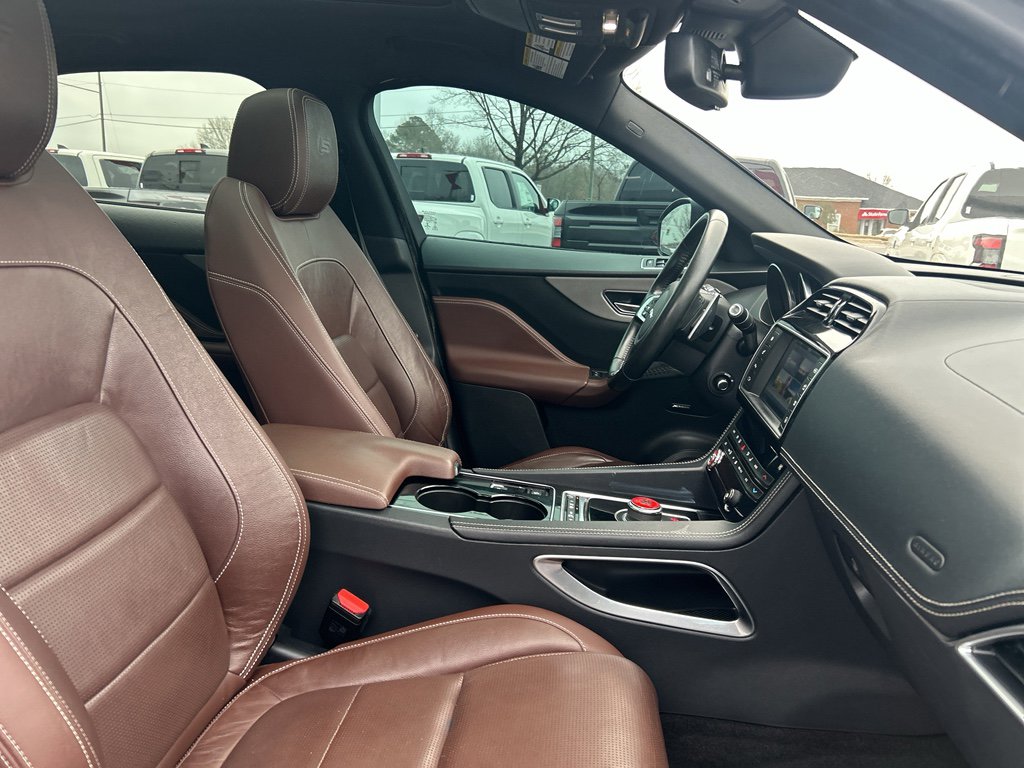 Used 2017 Jaguar F-PACE S image 20