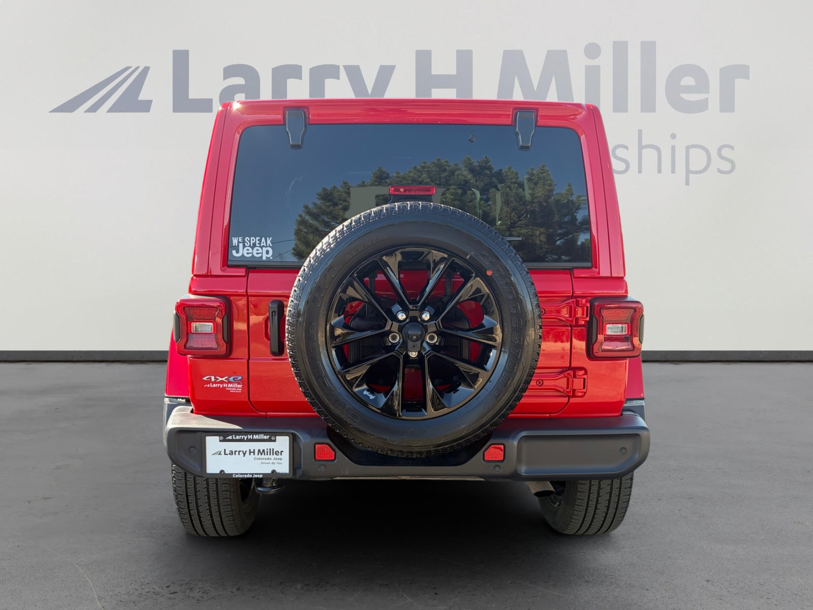 Used 2021 Jeep Wrangler Unlimited Sahara w/ Cold Weather Group AWD/4WD image 4