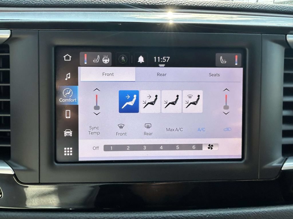 Used 2022 Chrysler Voyager LX FWD image 14