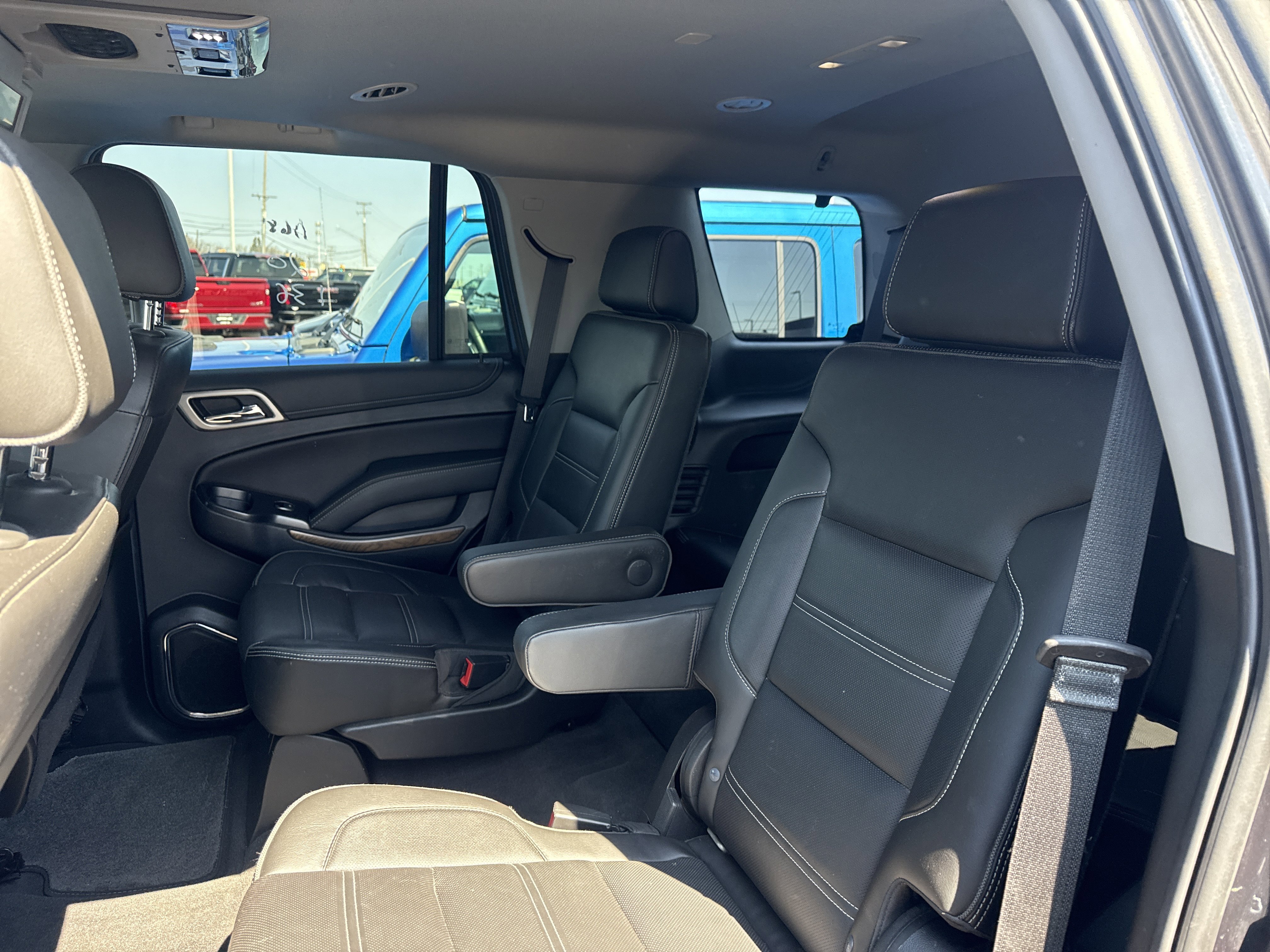Used 2020 GMC Yukon Denali w/ Denali Ultimate Black Edition AWD/4WD image 7