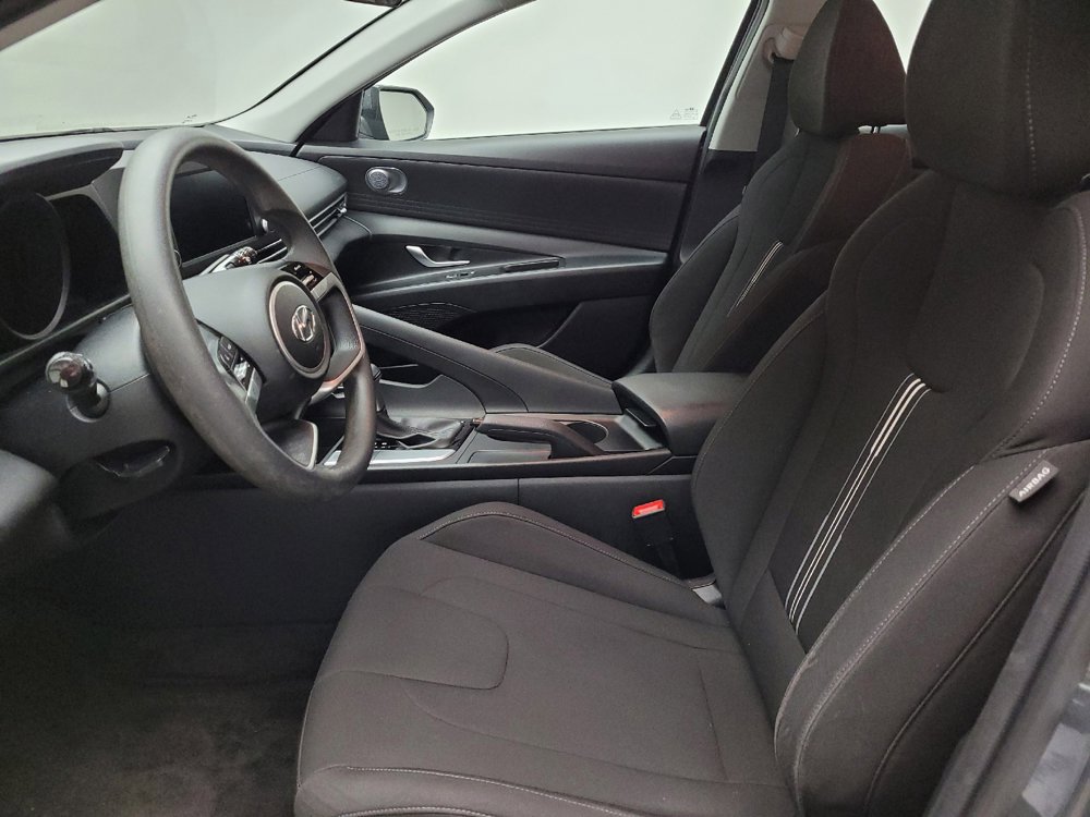 Used 2023 Hyundai Elantra SEL w/ Preferred Accessory Package FWD image 17