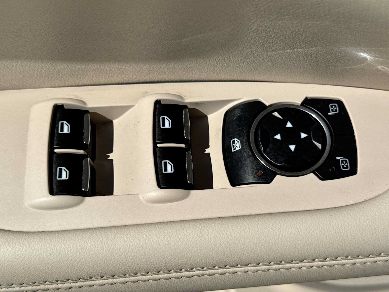 Used 2017 Lincoln MKZ Premiere AWD/4WD image 17
