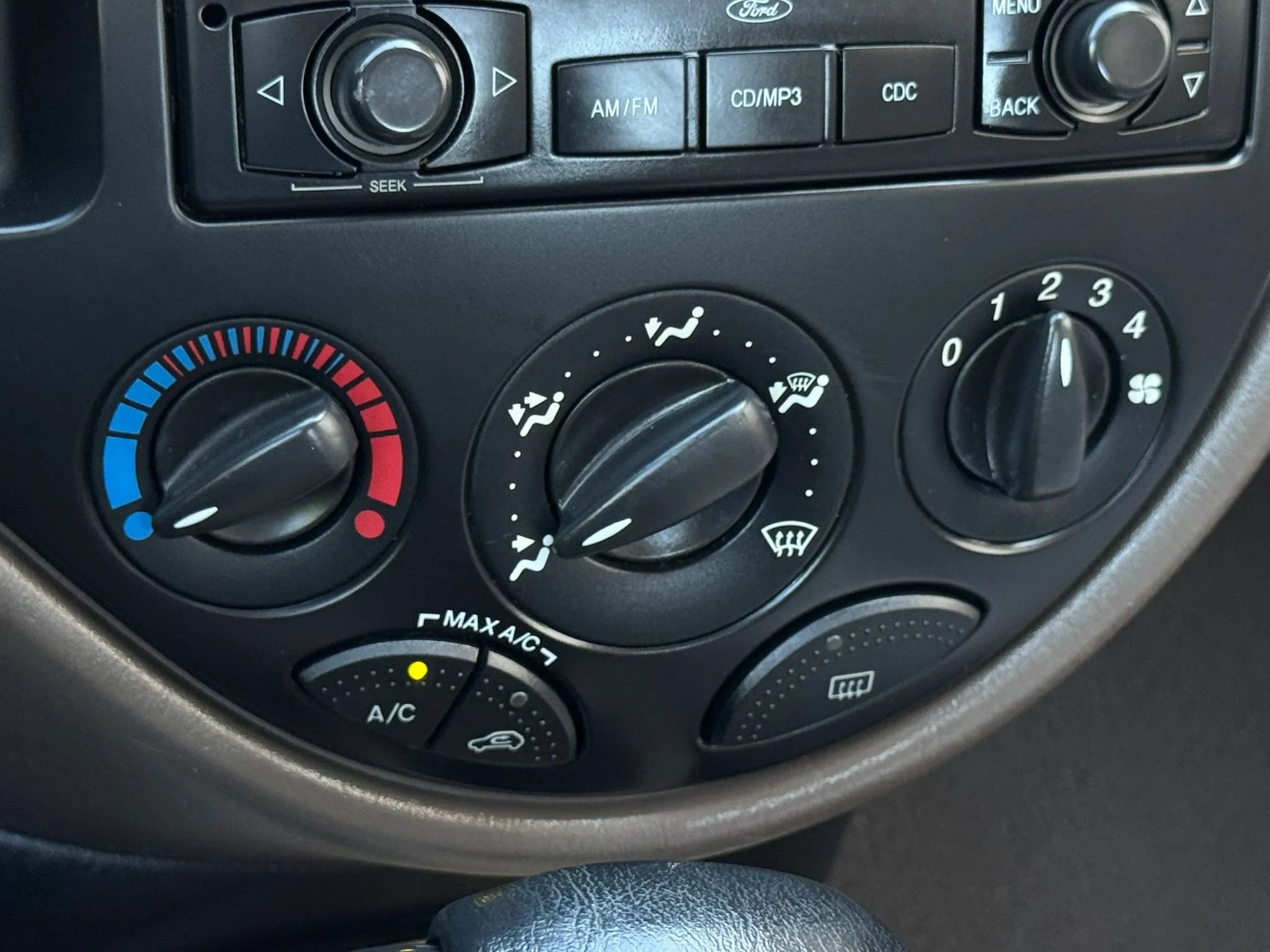 Used 2003 Ford Focus SE FWD image 35