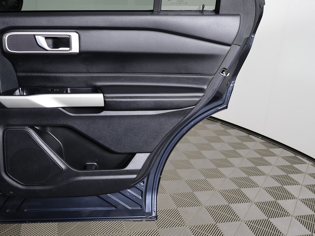 Used 2022 Ford Explorer XLT image 21