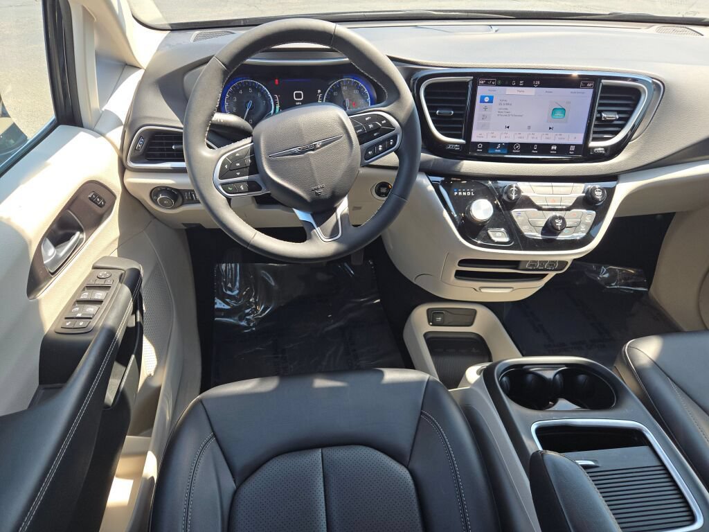 Certified 2024 Chrysler Pacifica Touring-L FWD image 22