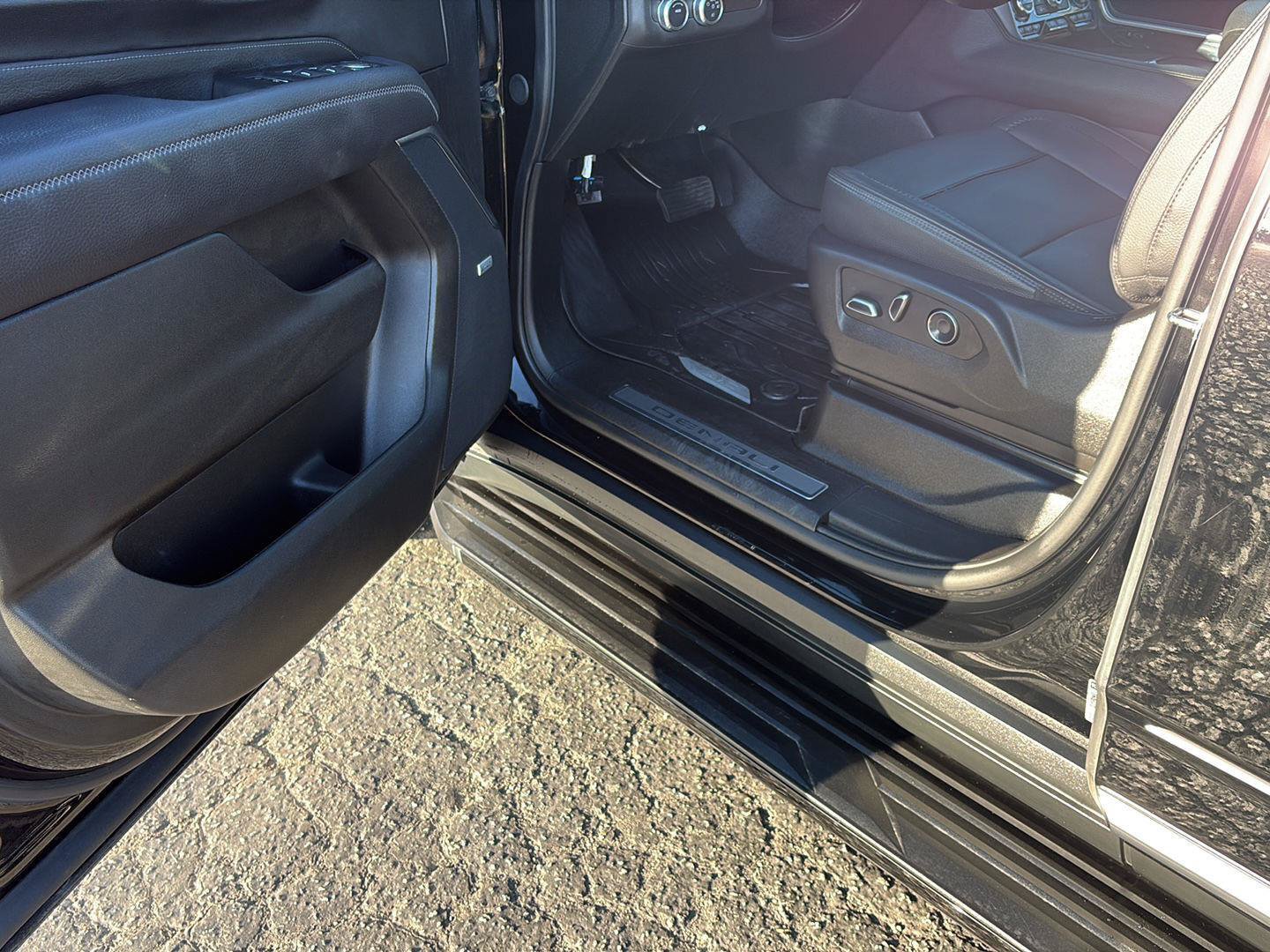 Used 2024 GMC Yukon Denali AWD/4WD image 12