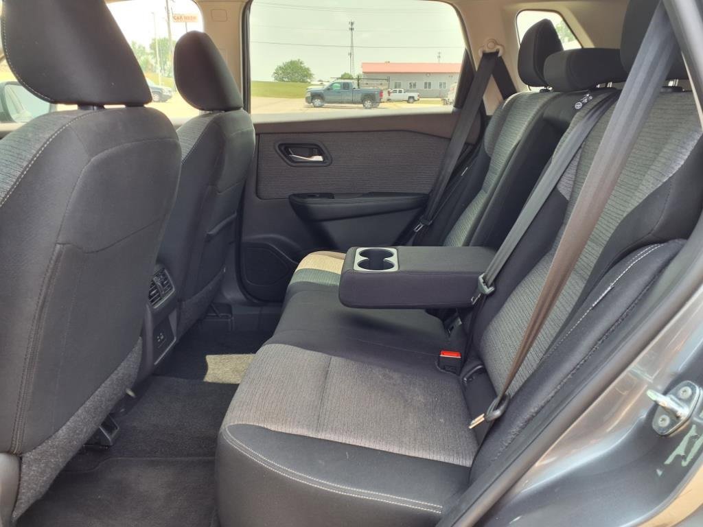 Used 2023 Nissan Rogue SV image 5