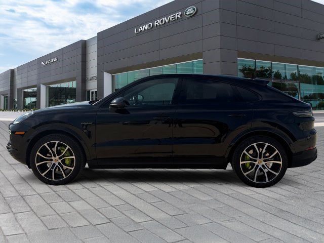 Used 2022 Porsche Cayenne Platinum Edition AWD/4WD image 2