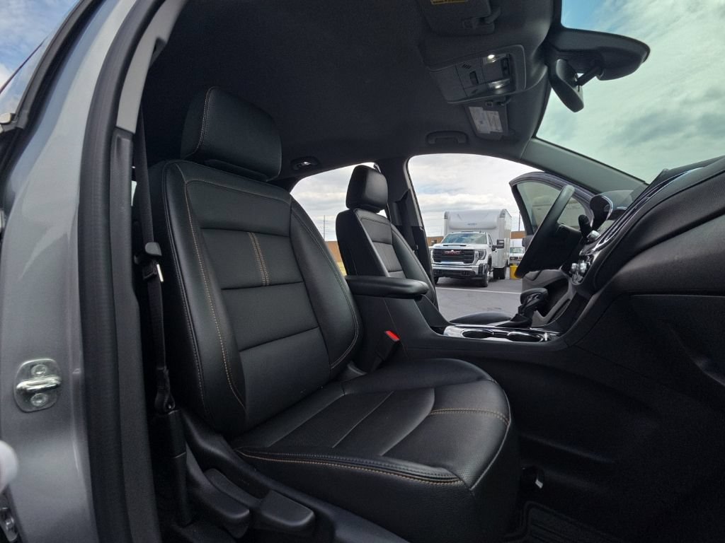 Used 2024 Chevrolet Equinox Premier FWD image 25