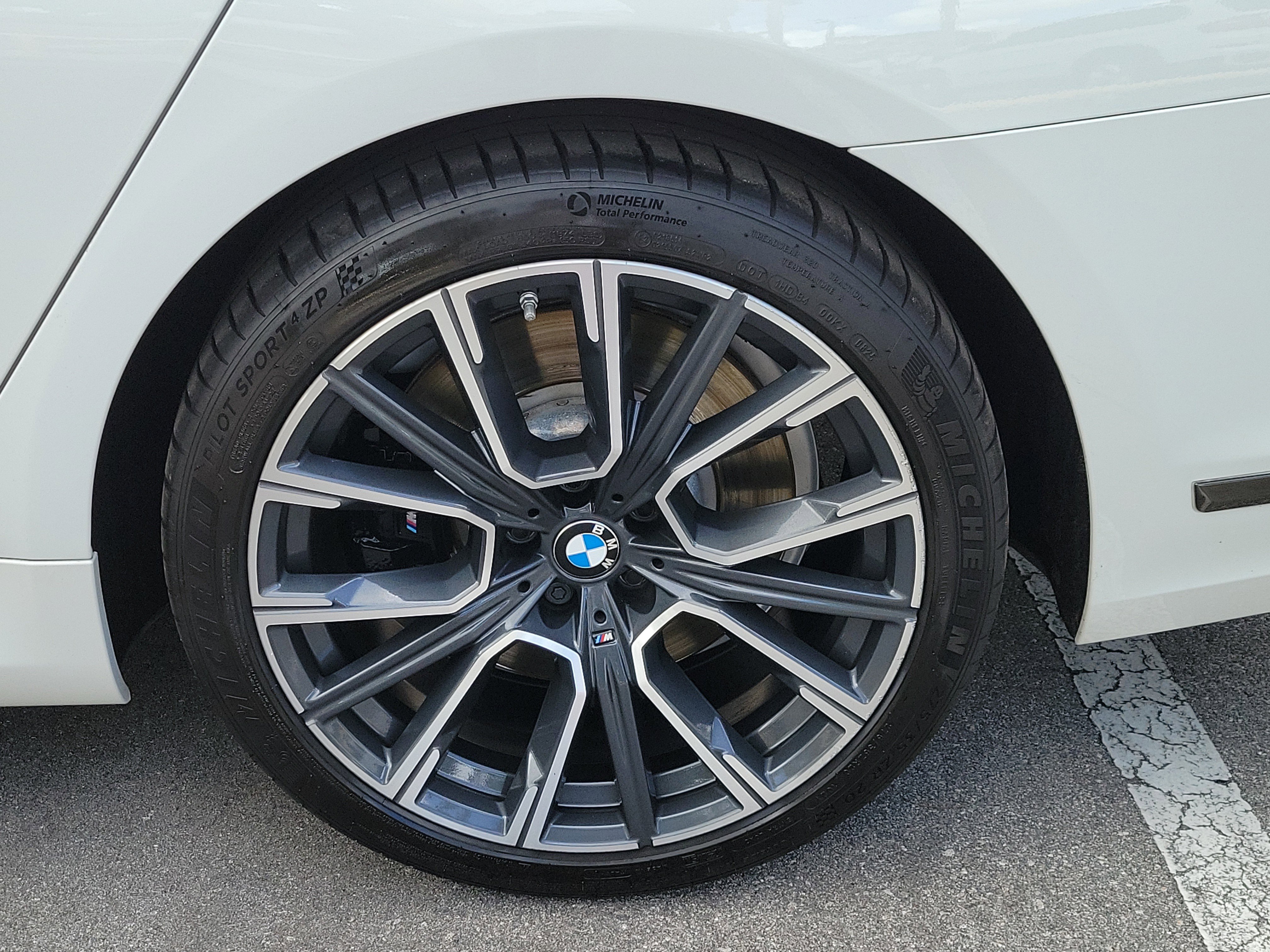 Used 2022 BMW 750i xDrive w/ M Sport Package image 7