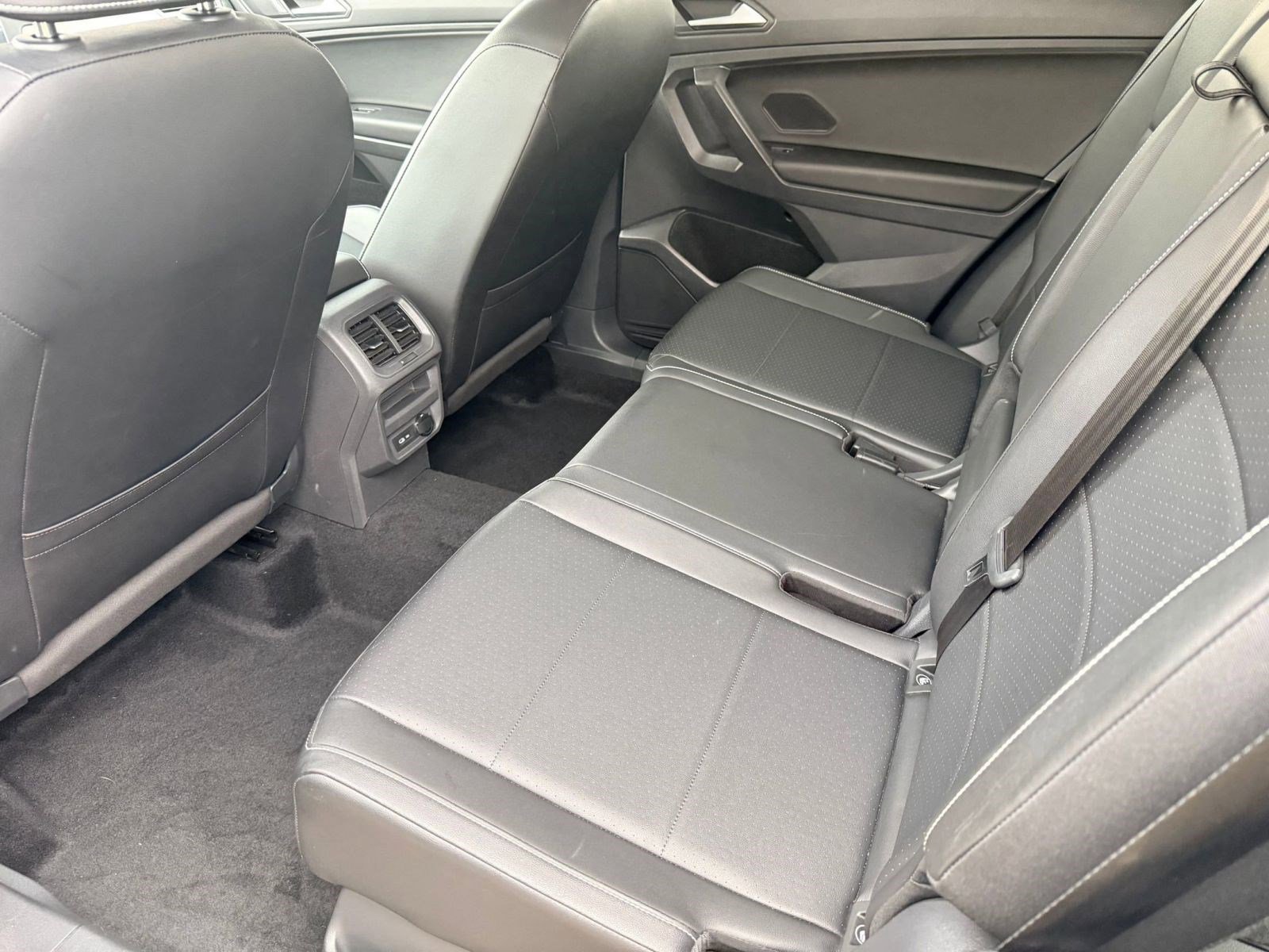 Used 2021 Volkswagen Tiguan SE image 22