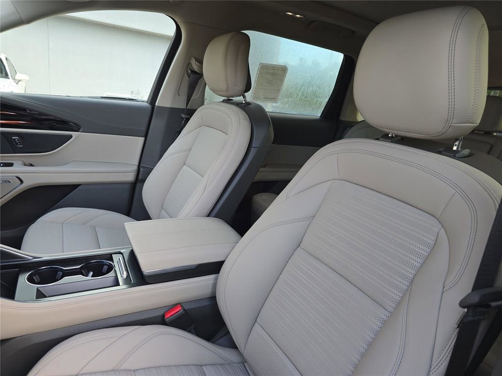 New 2025 Lincoln Nautilus Reserve image 19