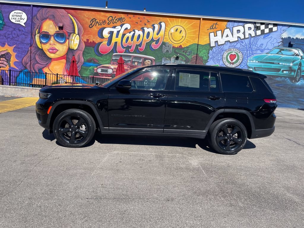 Used 2023 Jeep Grand Cherokee L Laredo AWD/4WD image 2