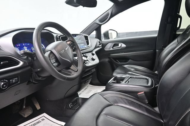 Used 2023 Chrysler Pacifica Touring-L w/ S Appearance Package FWD image 16
