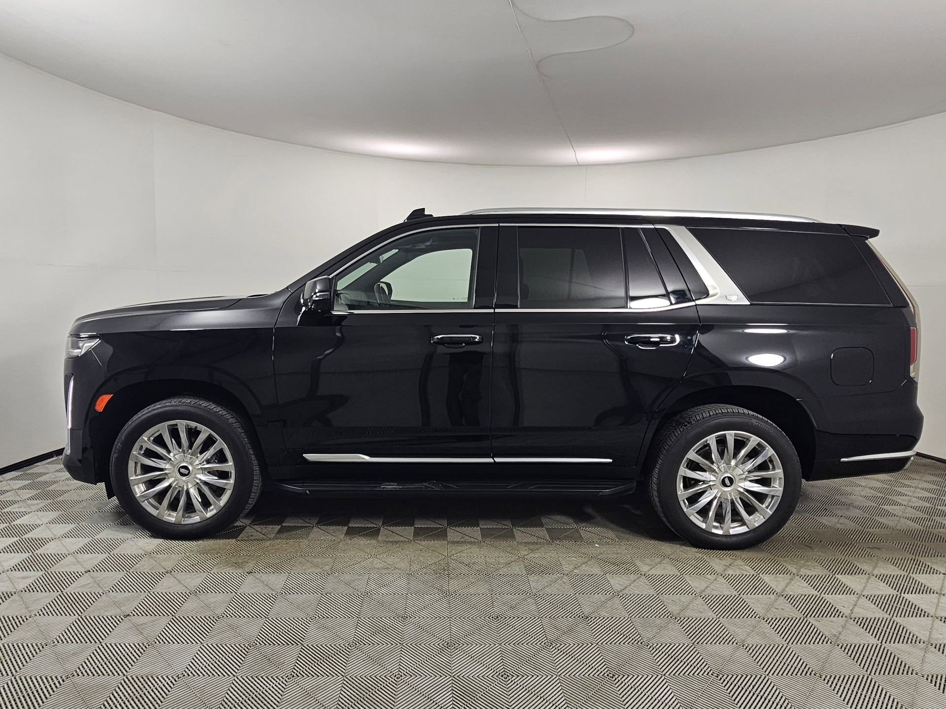 Used 2023 Cadillac Escalade Premium Luxury AWD/4WD image 4