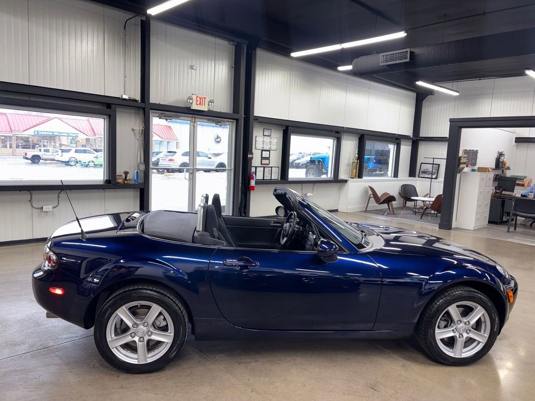 Used 2008 MAZDA MX-5 Miata Sport image 17