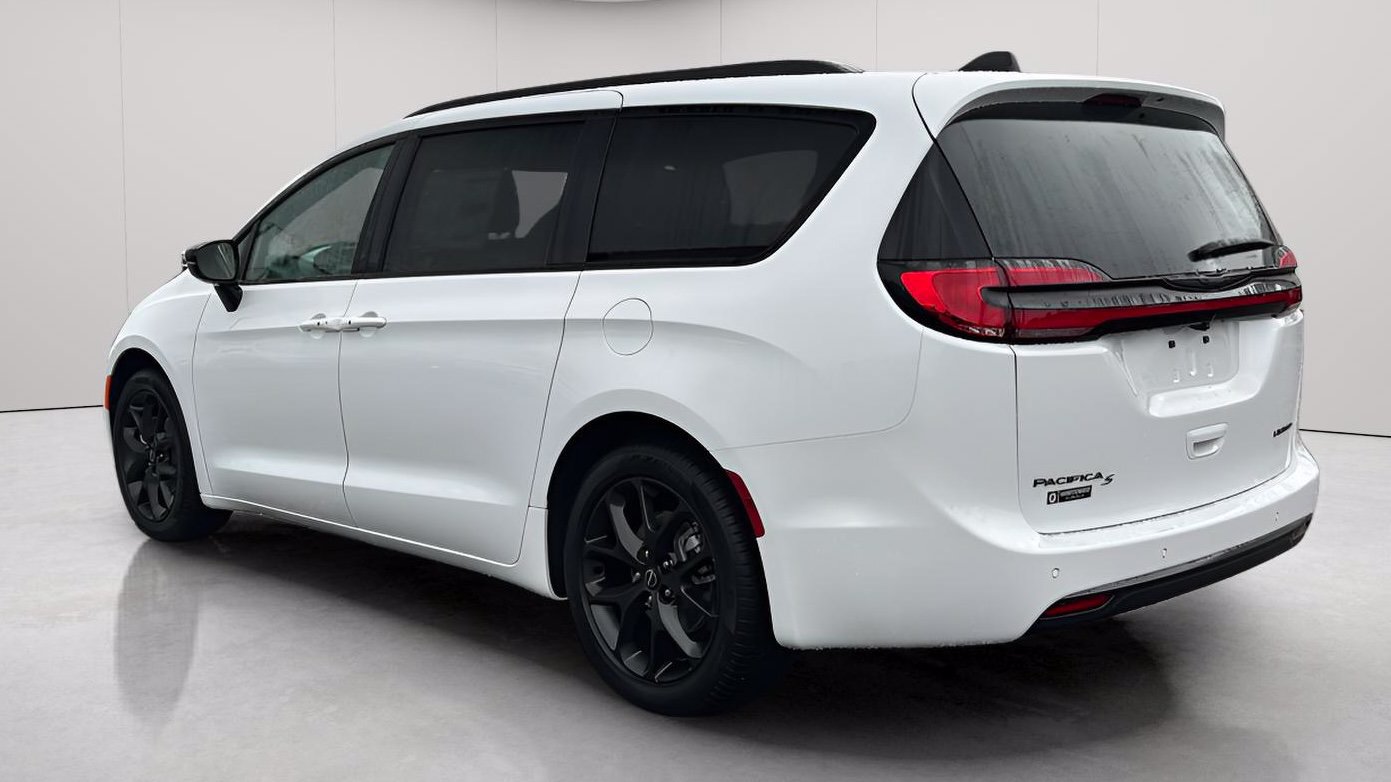 New 2026 Chrysler Pacifica Limited w/ S Appearance Package FWD image 9