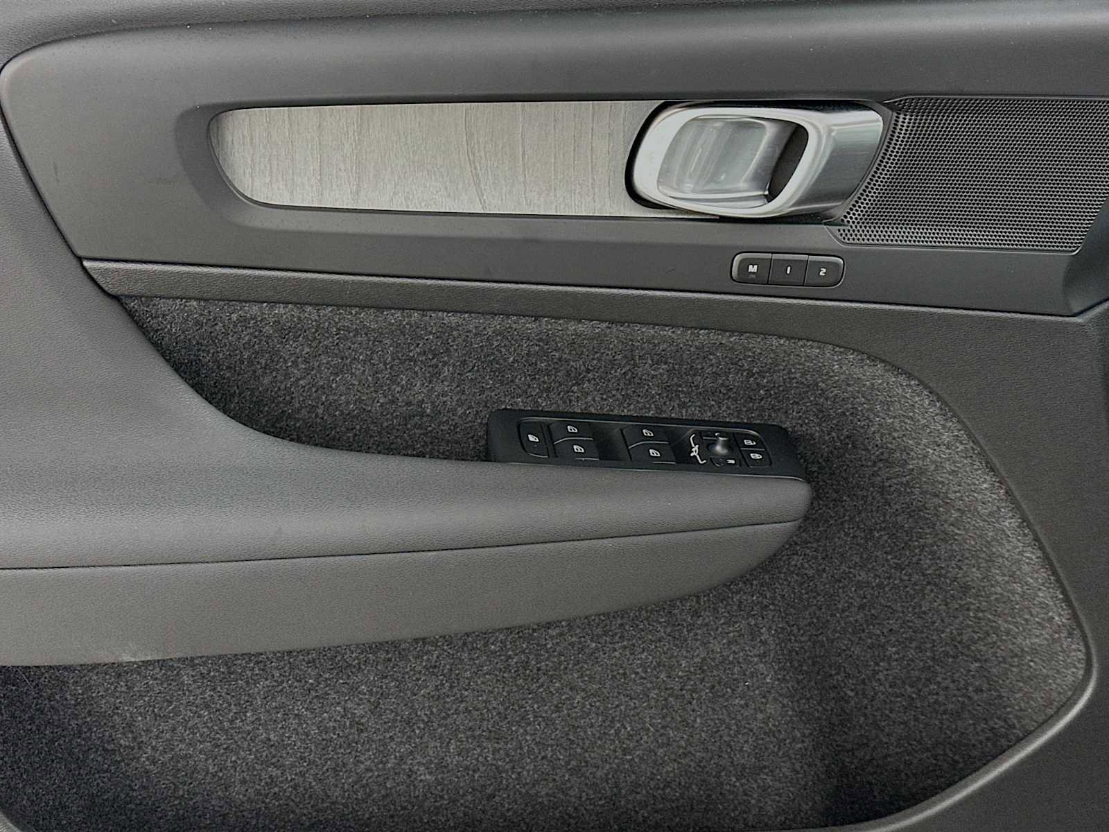 Used 2025 Volvo XC40 B5 Core w/ Protection Package Premier image 17