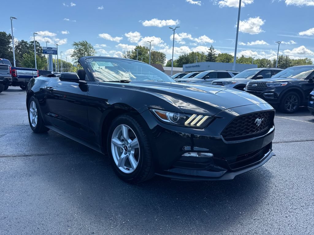 Used 2016 Ford Mustang Convertible RWD image 36