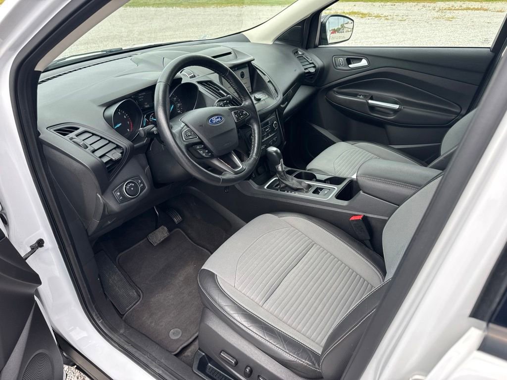 Used 2018 Ford Escape SE w/ SE Sport Appearance Package AWD/4WD image 18