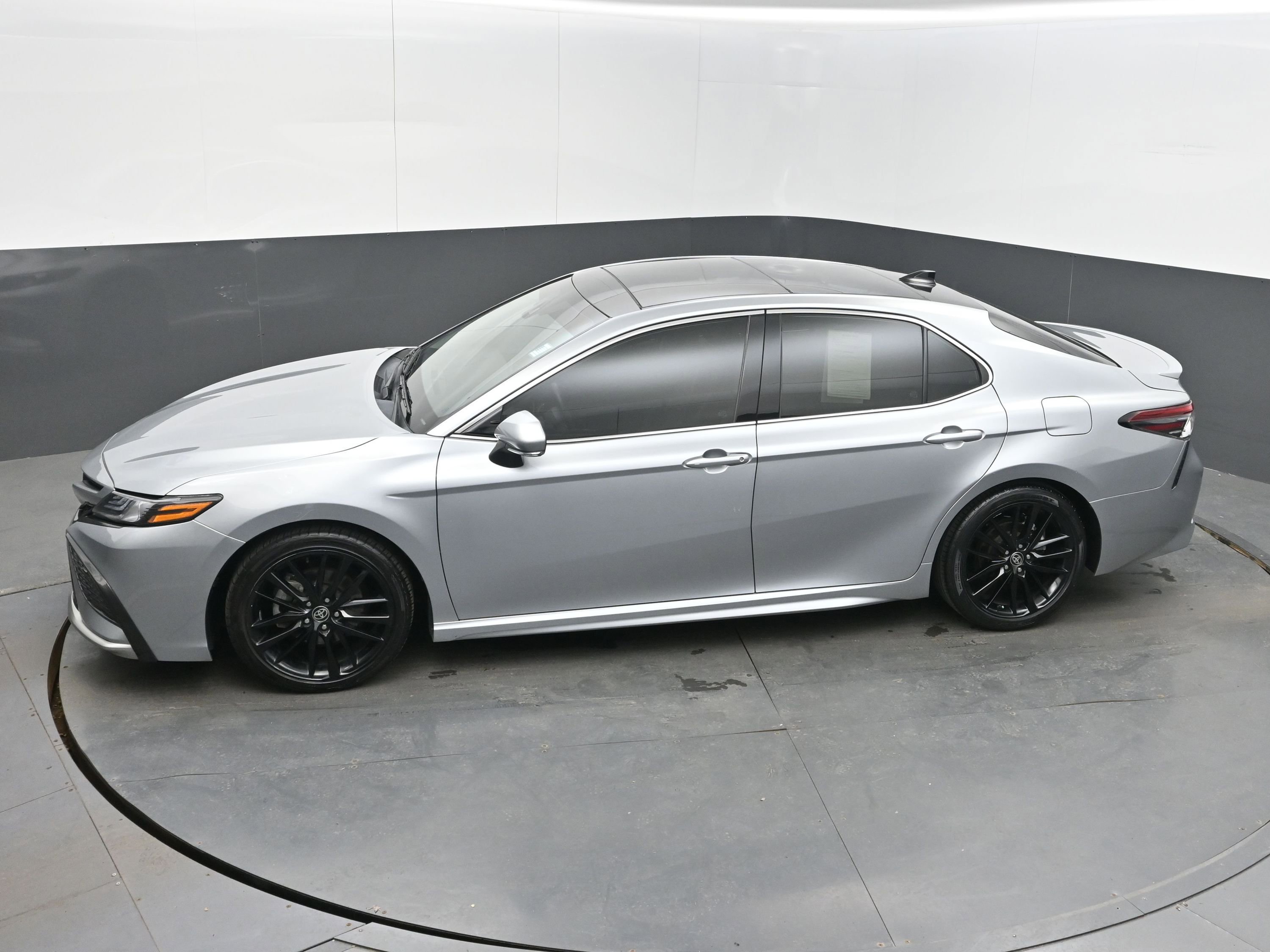 Used 2021 Toyota Camry XSE image 34