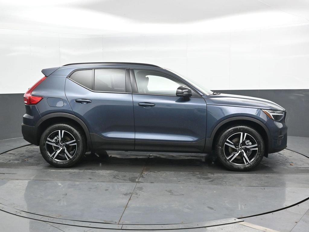New 2026 Volvo XC40 B5 Core w/ Protection Package Premier image 3