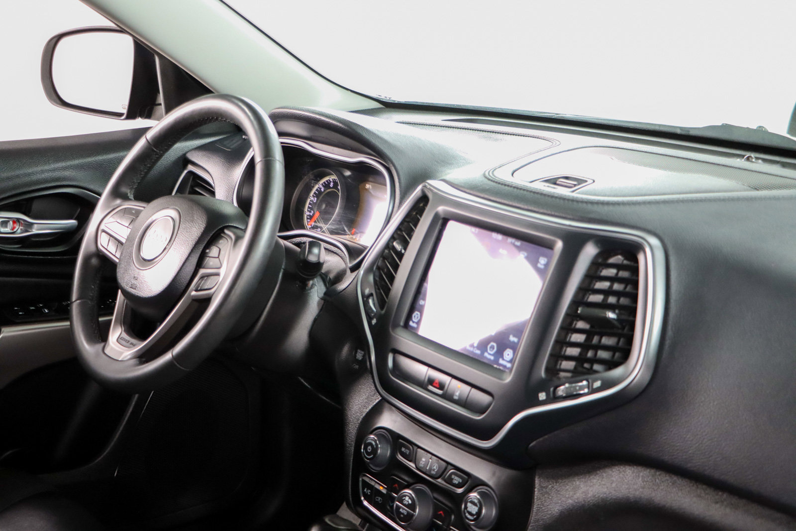 Used 2022 Jeep Cherokee Latitude Lux image 25