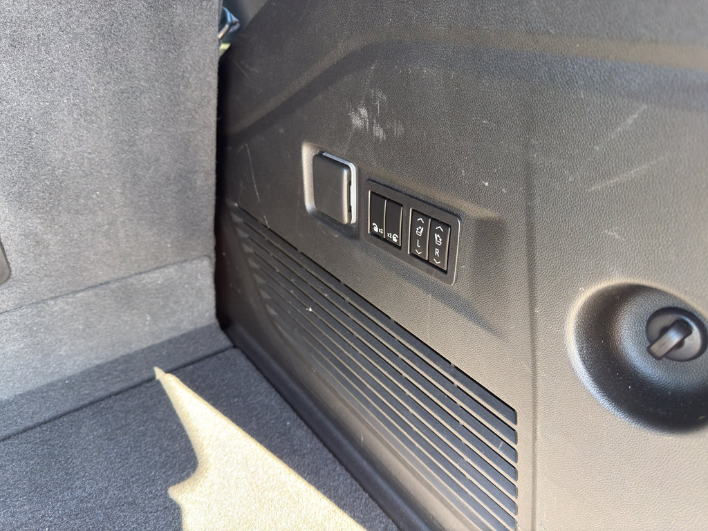 Used 2022 Chevrolet Tahoe RST w/ Luxury Package image 32