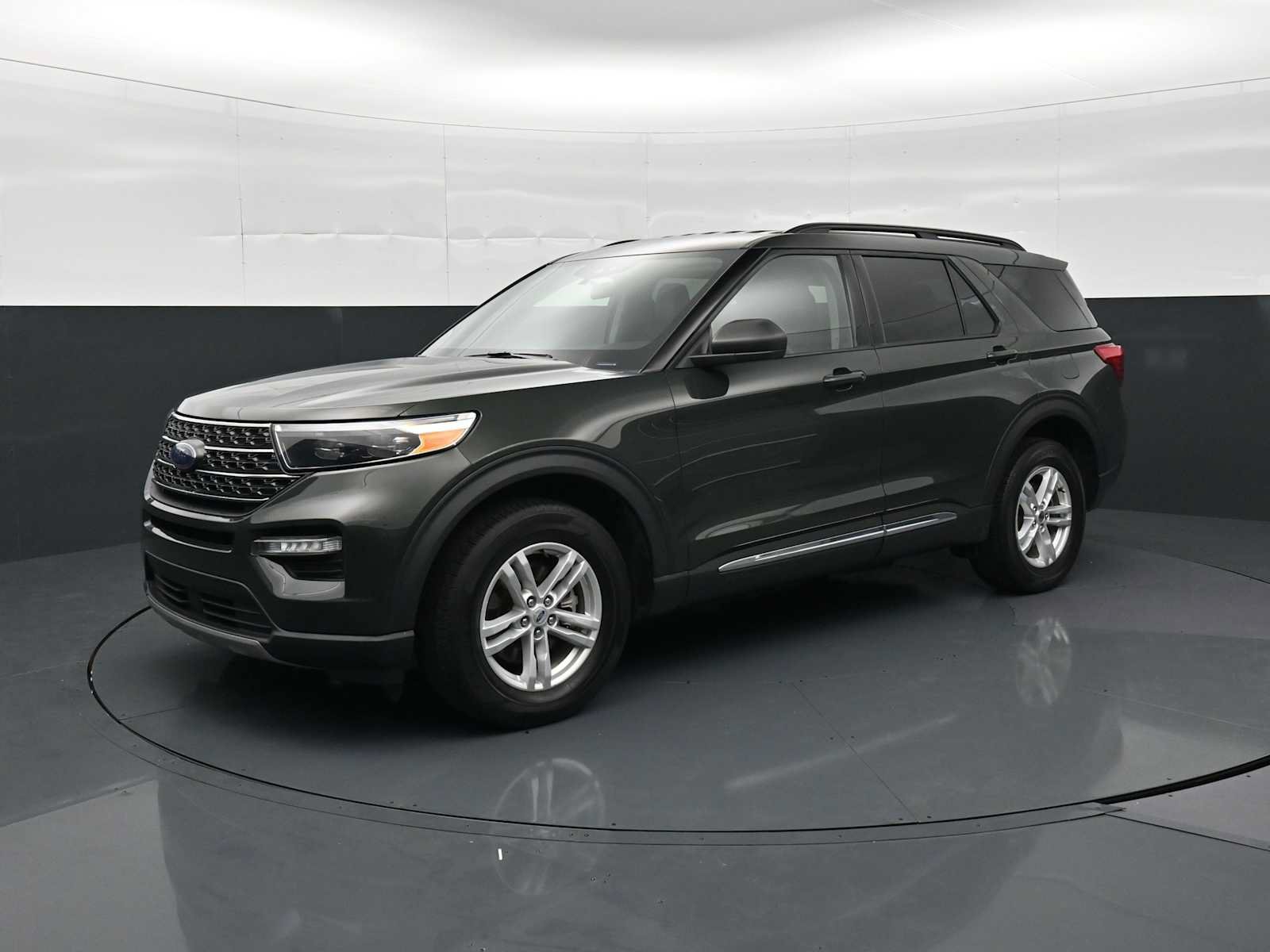 Used 2022 Ford Explorer XLT w/ Equipment Group 202A AWD/4WD image 1