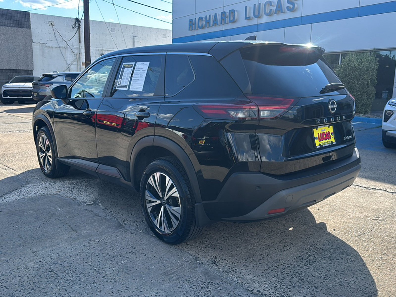 Used 2023 Nissan Rogue SV AWD/4WD image 7