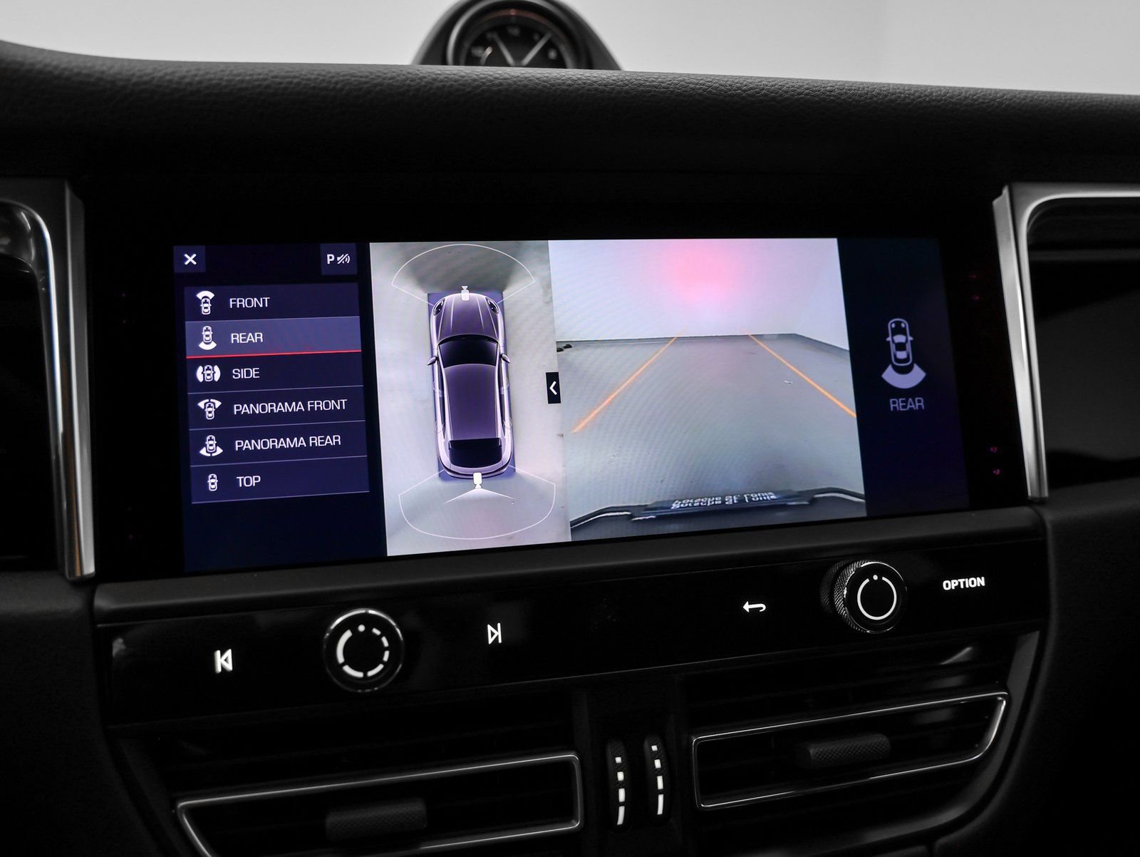 Certified 2025 Porsche Macan image 31