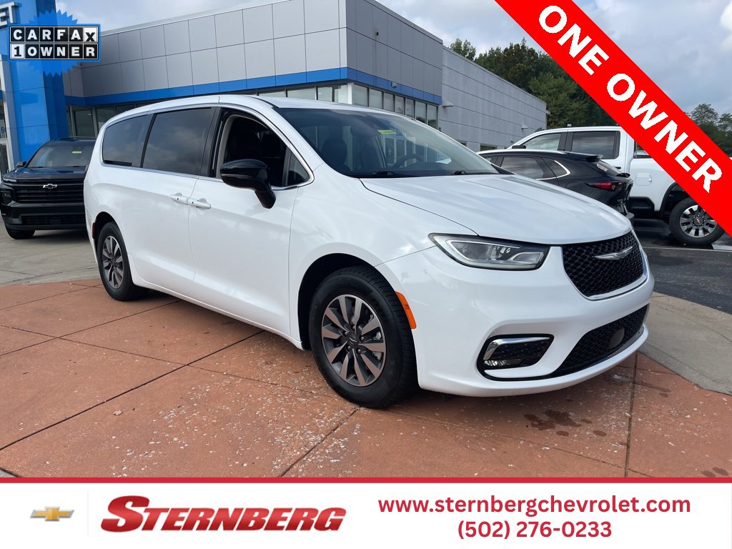 Used 2024 Chrysler Pacifica Select