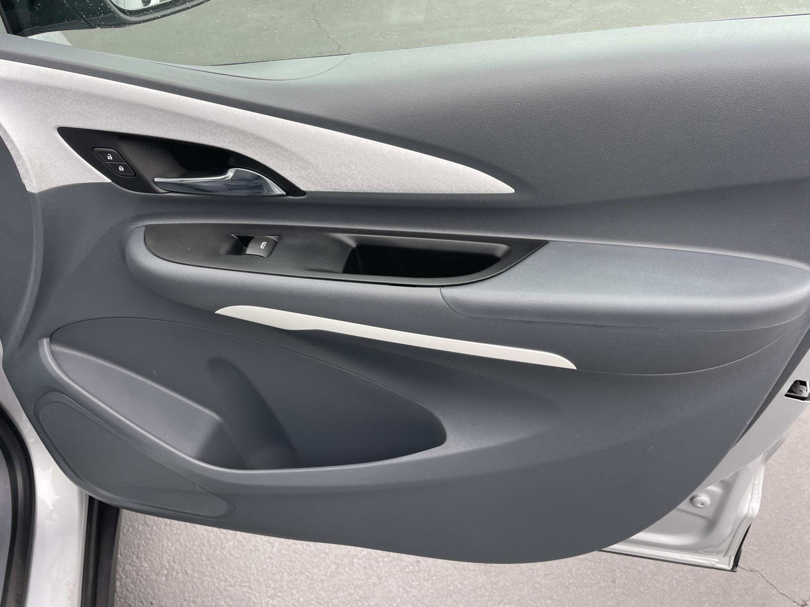 Used 2018 Chevrolet Bolt Premier FWD image 27